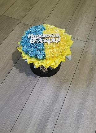 Розы из атласной ленты
