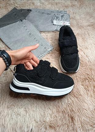 Женские теплые кроссовки тедди черные