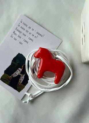 Красный конь, лошадка подвеска, чокер, год лошади, лошадь символ, новогодние подарки, символ года, чокер на шнурке