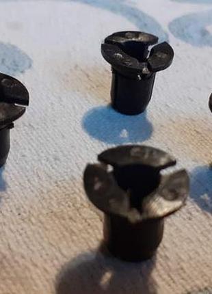 Крепеж сеток вентиляции ваз-2103 новые