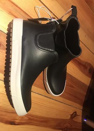 Чобітки, дощовики, ботики, галошики