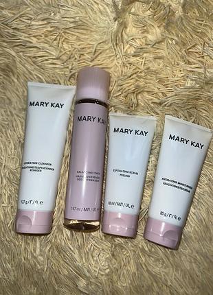 Набір засобів для зволоження шкіри (суха/нормальна шкіра) mary kay скраб тонік очищувальний засіб зволожувальний засіб