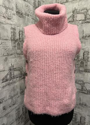 Рожева жилетка кофта вʼязана безрукавка тепла під горло