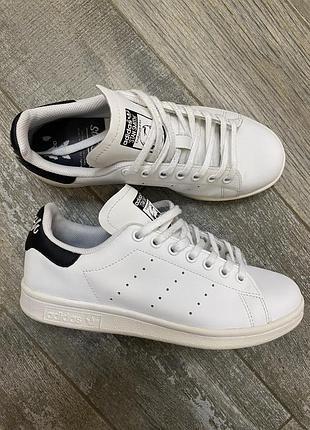 Кросівки шкіряні adidas  stan smith 38,5 білі з чорним