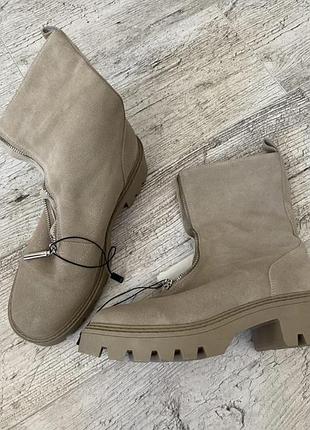 Новые замшевые осенние ботинки 41 р