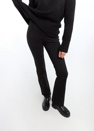 Расклешенные леггинсы, материал 90% полиэстер, 10% эластан, размер l. очень красиво смотрятся. бренд fb sister