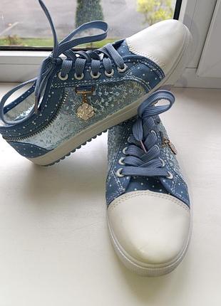 Літні жіночі кросівки