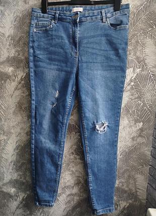 Джинсы с порватостями