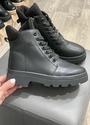 Зимові черевики з еко шкіри чорного кольору