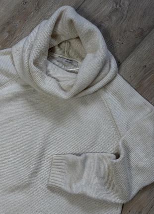 Молочна в’язаний светр