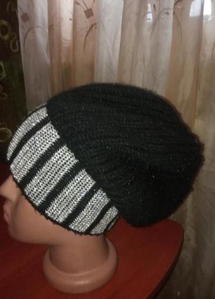 Шапочка с серебряной нитью.