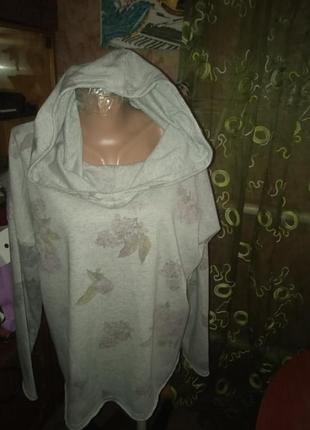 Худи на флиссе с шикарной горловиной и капюшоном.