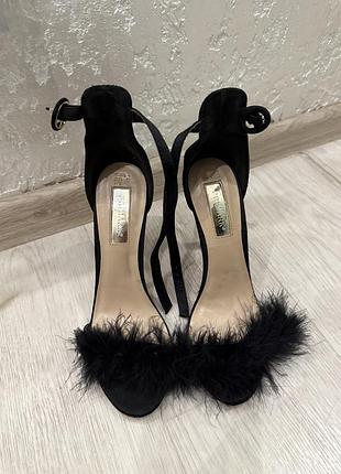 Босоніжки атлас, пірʼя, вечірні, святкові