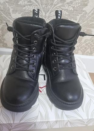 Дитячі шкіряні чобітки на овчині