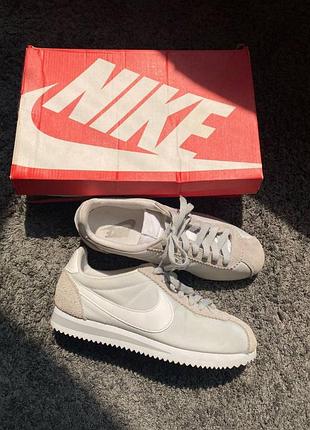 Жіночі оригінальні кросівки nike cortez