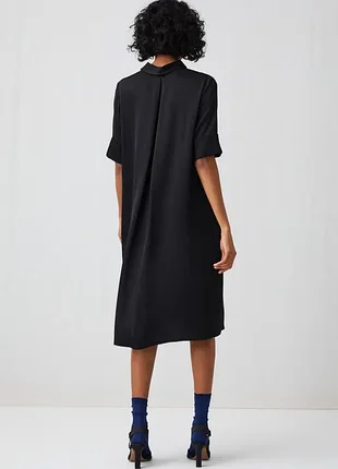 Стильна сатинова  сукня  arket