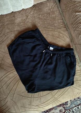 Черные женские шорты