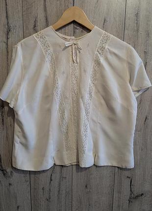 Женская шёлковая блузка винтаж  60-х годов с кружевной отделкой цвета слоновой кости, пуговицами на спине, размер m