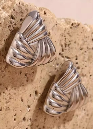 Трендовые геометрические серьги