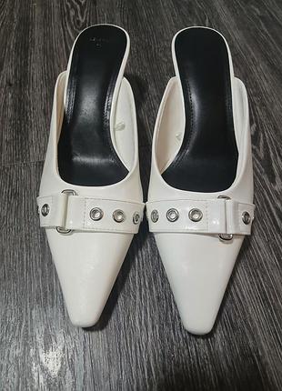 Туфли женские белые с открытой пяткой