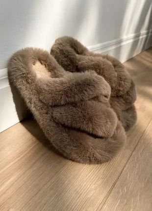 Меховые домашние тапочки