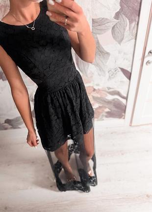 Чорна сукня максі з мереживом