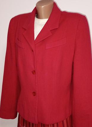 Шерстяной пиджак 
 шерсть лавы 80% цвета насыщено розового, крупного размера