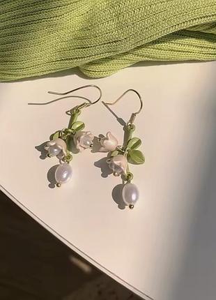 Серьги цветочные матовые с бусинами