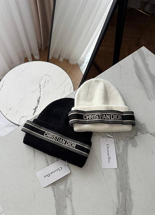 Шапка жіноча