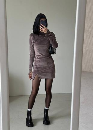 Очаровательная велюровая мини-платье - идеальный выбор для любого события