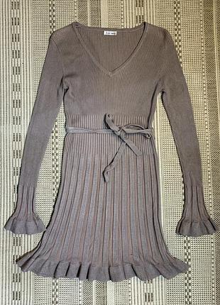 Приталене платття в рубчик