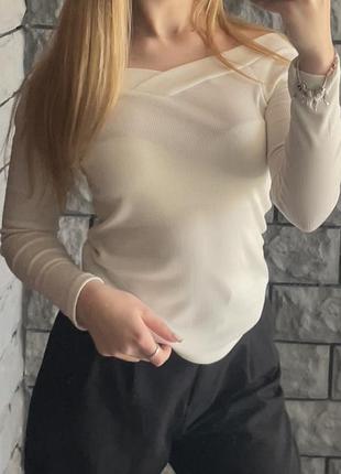 Кофта з відкритими плечима