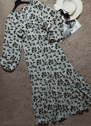 Шикарна довга сукня на гудзиках з воланом та об'ємними рукавами/плаття