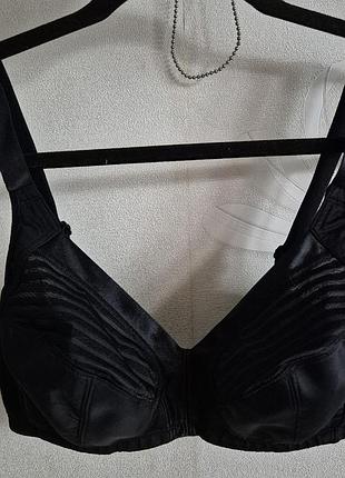 Черный бюст без косточек