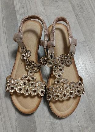 Босоніжки жіночі