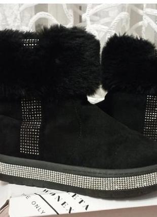 Гарні ботіночки з стразами