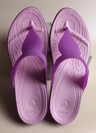 Шлепанцы шлепки crocs w8.
размер 38 длина стельки 24,5 см.