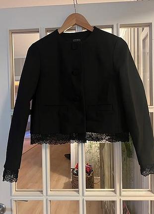Піджак з мереживом