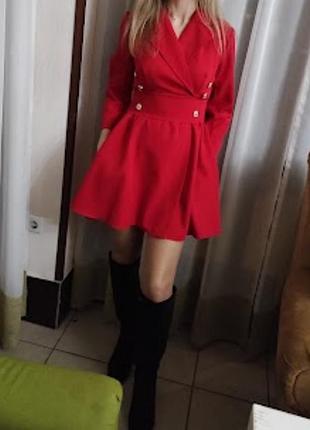 Сукня червона