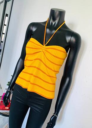 Желтый вязаный топ-халтер zara в оранжевую полоску (бандо с перекрутом)