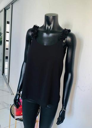 Черный топ-майка colloseum с декором из 3d цветов на бретелях (размер xs)