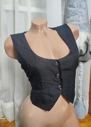 Чорна жилетка