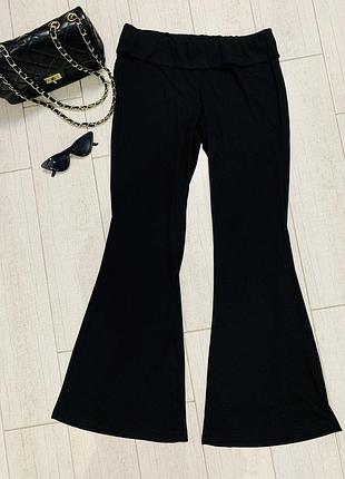 Жіночі мʼякі штани-кльош в рубчик в чорному кольорі розмір l