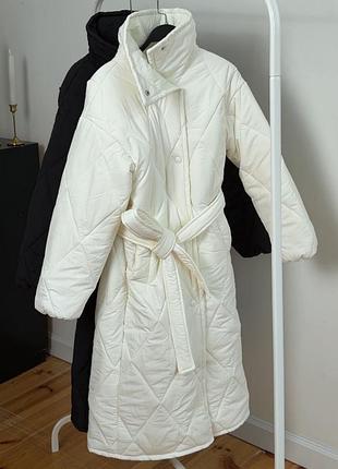 Пальто женское теплое стеганое миди за колено с поясом большой воротник без капюшона стильная повседневная длинная куртка пуховая молочная белая