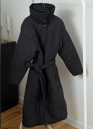 Пальто женское теплое стеганое миди за колено с поясом большой воротник без капюшона стильная повседневная длинная куртка пуховая черная