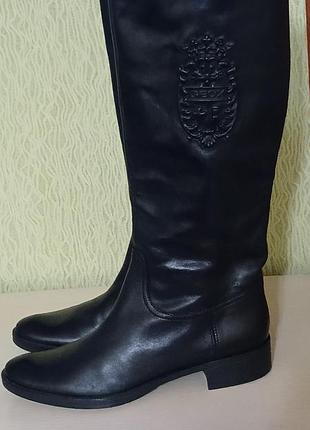 Сапоги geox женские, высокие, кожаные снаружи и в середине, 42,5-43 размер, длина стельки 28 см. оригинальные, очень удобные и стильные.