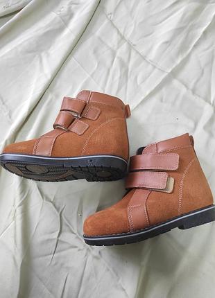 Ортопедическая зимняя детская кожаная обувь. и еще и на липучках.новая.