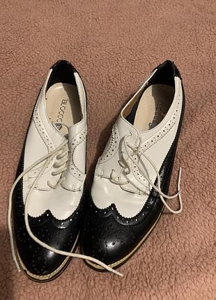 Лофери туфлі є обмін