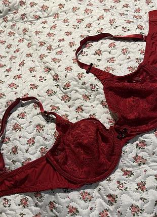 Червоний мереживний бюстгальтер esprit