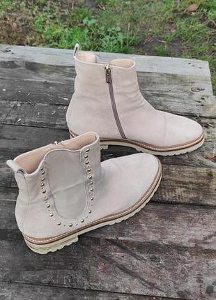 Осінні замшеві сапожки